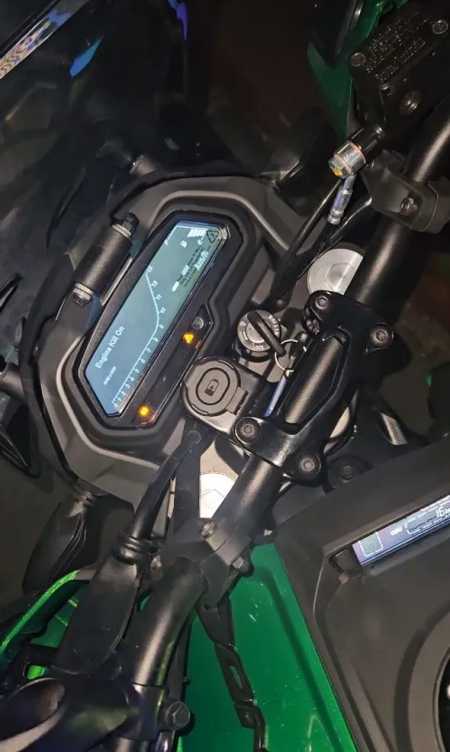 Dominar 400 - Moto 006