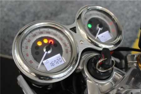 TRIUMPH THRUXTON R 1200 003