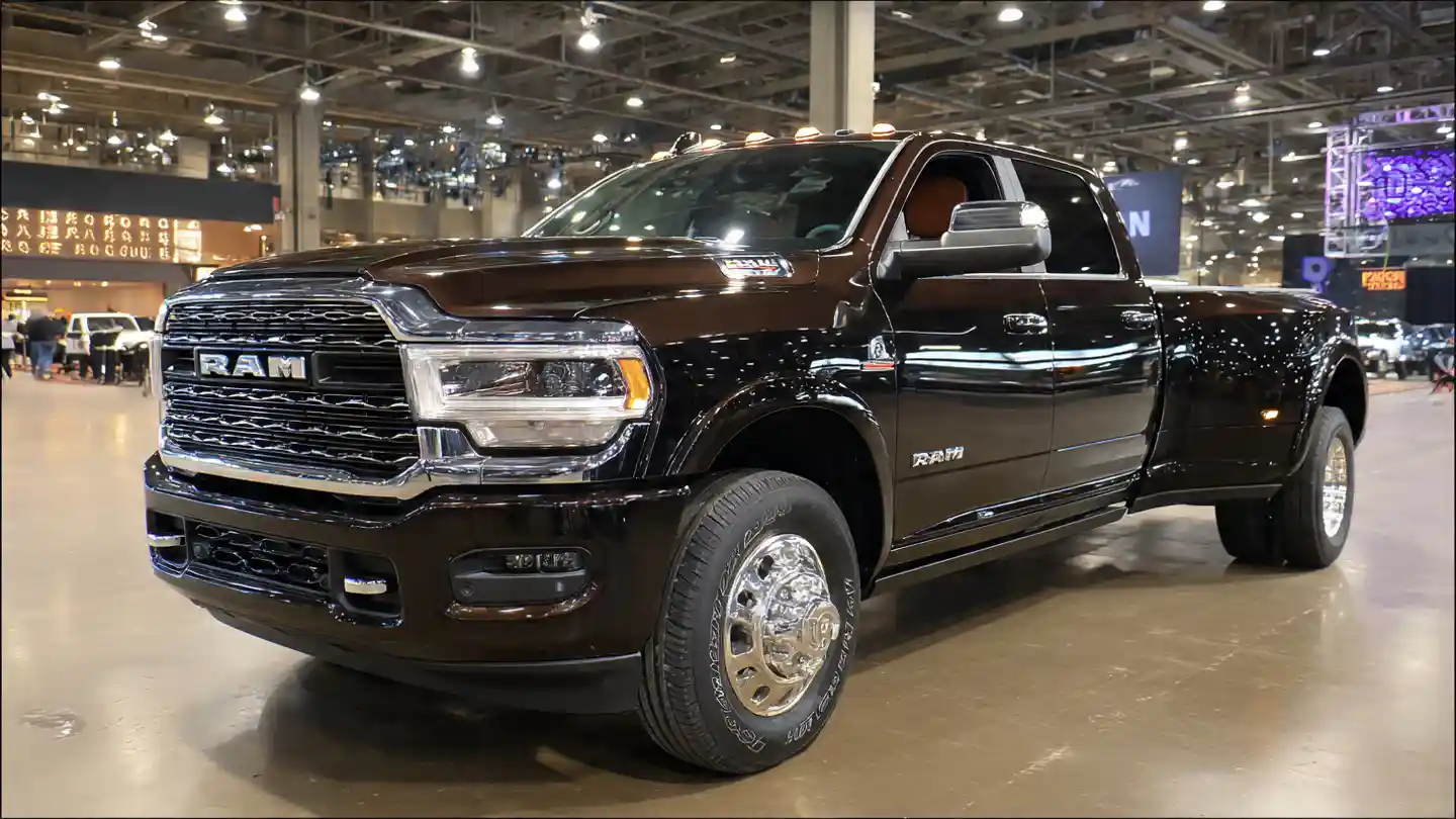 ram_3500_limited_longhorn_2022_preto_em_evento